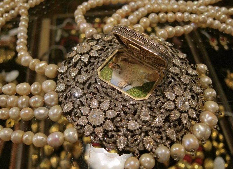 Experience the Bling of Fortune Gems 2 Slot Game in India in India